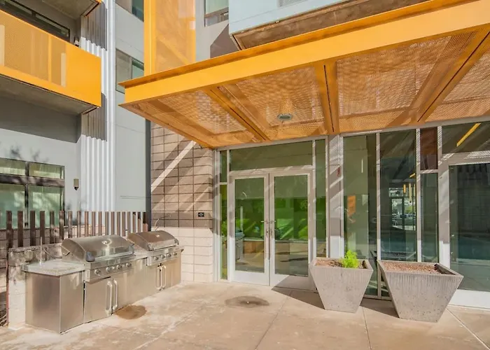 Apartment Vibrant 2bd - Cdt - Gym, Pool, Parking - Sleep 8 Phoenix