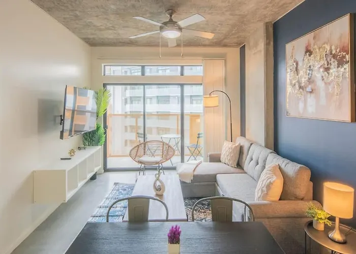 Apartment Vibrant 2bd - Cdt - Gym, Pool, Parking - Sleep 8 *