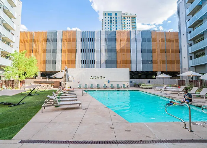 Vibrant 2bd - Cdt - Gym, Pool, Parking - Sleep 8 * Phoenix