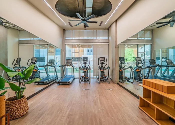Vibrant 2bd - Cdt - Gym, Pool, Parking - Sleep 8 * Phoenix