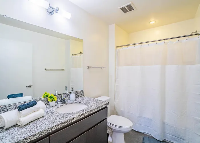 Apartment Vibrant 2bd - Cdt - Gym, Pool, Parking - Sleep 8 Phoenix