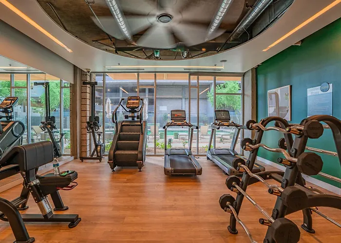 Vibrant 2bd - Cdt - Gym, Pool, Parking - Sleep 8 * Phoenix
