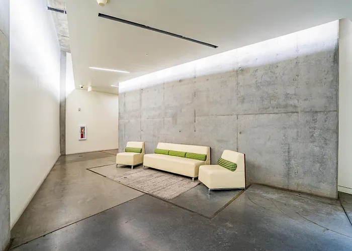 Apartment Vibrant 2bd - Cdt - Gym, Pool, Parking - Sleep 8 *