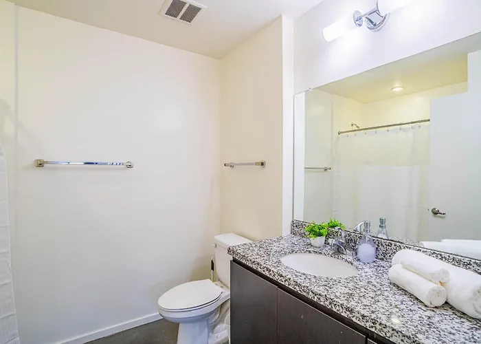 Vibrant 2bd - Cdt - Gym, Pool, Parking - Sleep 8