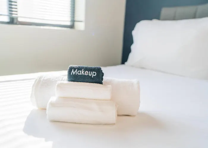 Vibrant 2bd - Cdt - Gym, Pool, Parking - Sleep 8 Phoenix
