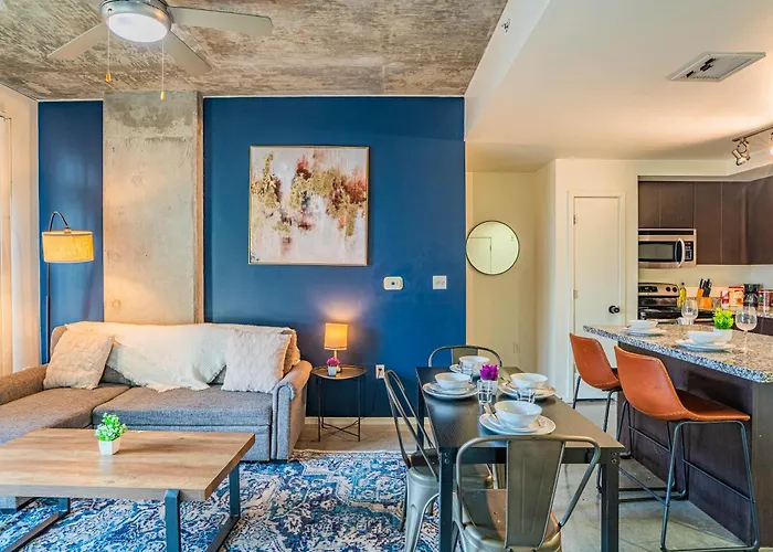 Vibrant 2bd - Cdt - Gym, Pool, Parking - Sleep 8 *