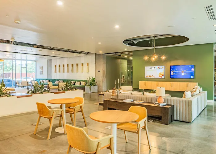 Vibrant 2bd - Cdt - Gym, Pool, Parking - Sleep 8 *