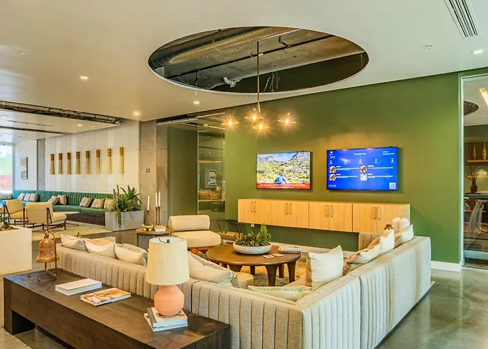 Vibrant 2bd - Cdt - Gym, Pool, Parking - Sleep 8 Apartment Phoenix