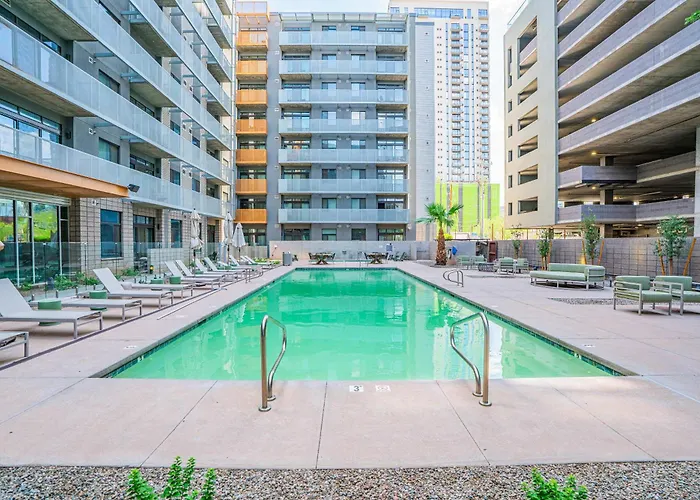 Vibrant 2bd - Cdt - Gym, Pool, Parking - Sleep 8