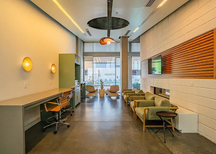 Vibrant 2bd - Cdt - Gym, Pool, Parking - Sleep 8 Apartment Phoenix
