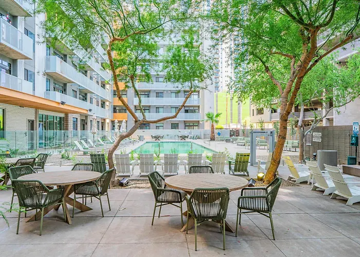 Vibrant 2bd - Cdt - Gym, Pool, Parking - Sleep 8 * Phoenix